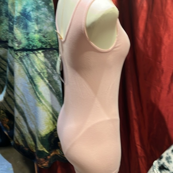 Nwt light pink one size fits all bamboo fabric tank top - Picture 3 of 7